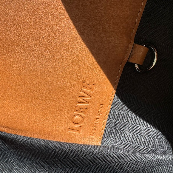 Authentic Loewe Tan Medium Hammock Bag, with card and dust bag - Picture 8 of 15